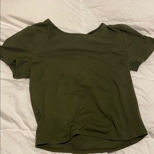 Stretchy short sleeved cropped shirt